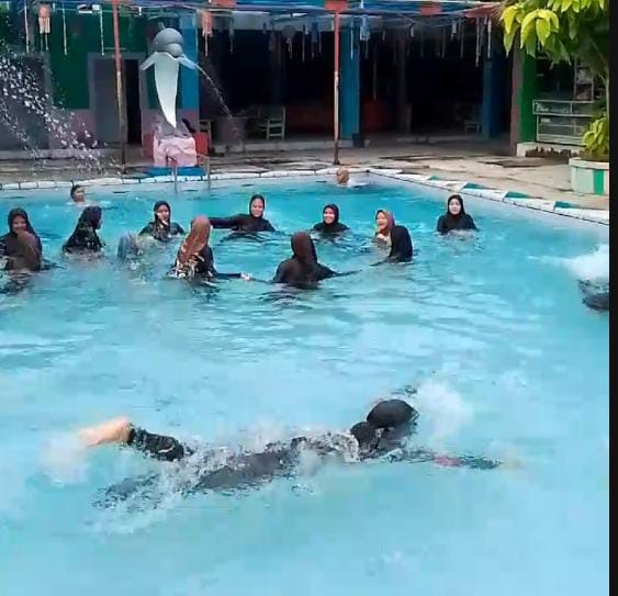 WOW ASYIKNYA!!! LATIHAN RENANG BERSAMA UNTUK SELESAIKAN SKU