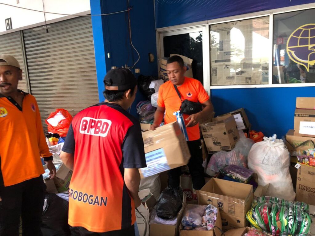 KWARCAB GROBOGAN KIRIM RELAWAN BANJIR DEMAK