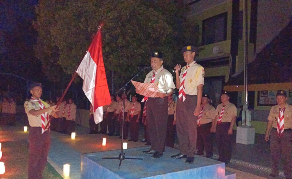 KEPALA KEMENAG KABUPATEN GROBOGAN, PIMPIN RENUNGAN DAN ULANG JANJI HARI PRAMUKA