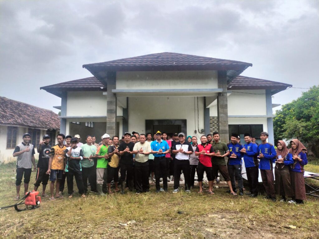 KUATKAN SOLIDARITAS CALON PENGURUS, KWARRAN NGARINGAN BERGOTONG ROYONG BERSIHKAN SANGGAR